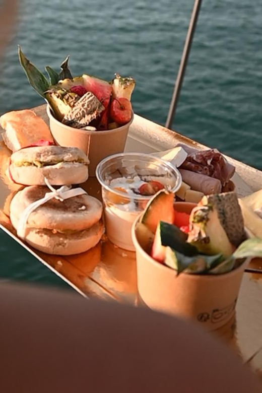Catamaran Lucile | Sunday brunch - Setting out from the Charles-de-Gaulle quay