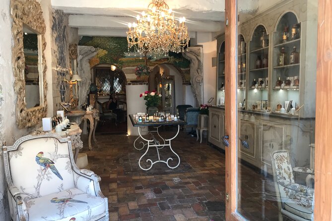 Certified tour guide-Most Exhaustive French Riviera private tour - Antibes: market stalls and rampart views