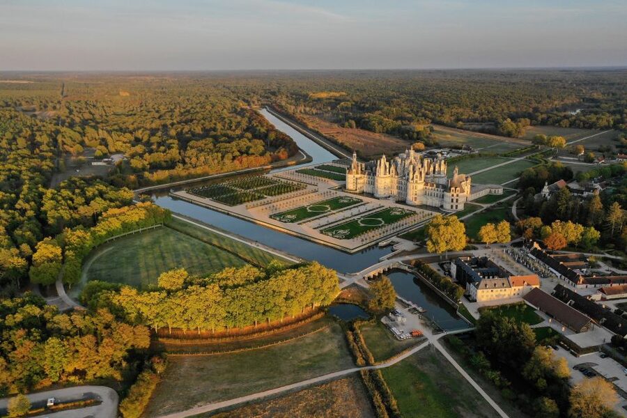 Chambord: Entry Ticket to the Castle - Entering the castle with a prepaid ticket