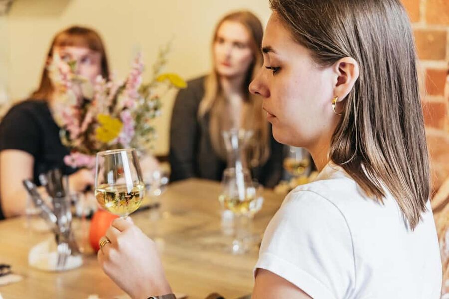 Cheese & Wine Tasting in Montmartre with Local Cheesemonger - Why the two-hour length feels right