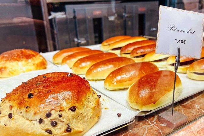 Cool Le Marais: Parisian Food Tour, Small Group or Private Option - Finishing with macaroon, pastry, and chocolate