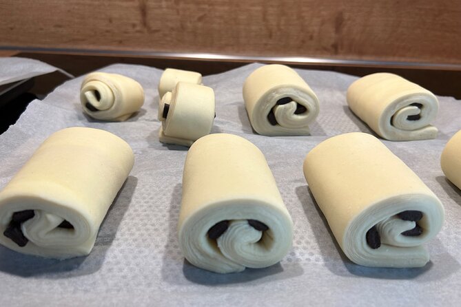 Croissants and pains au chocolat with a pastry chef in Paris - A welcome pause from sightseeing