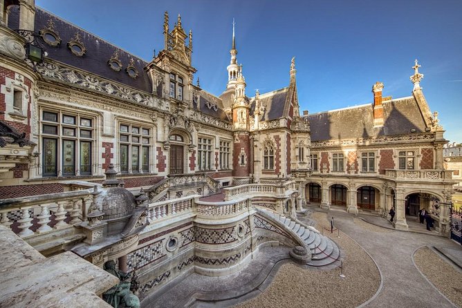 Découverte Bénédictine - Exploring the museum before the tour