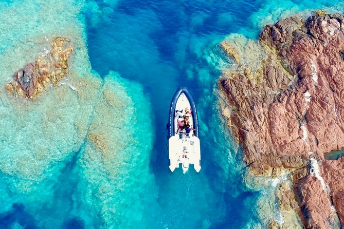 Departure from Fréjus: Estérel, Calanques and red rocks - The aperitif and the social mood onboard