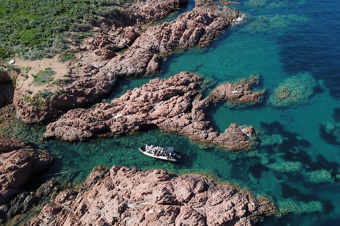 Departure from Saint-Raphaël - The creeks of Estérel - Cap Dramont and the red Estérel cliffs