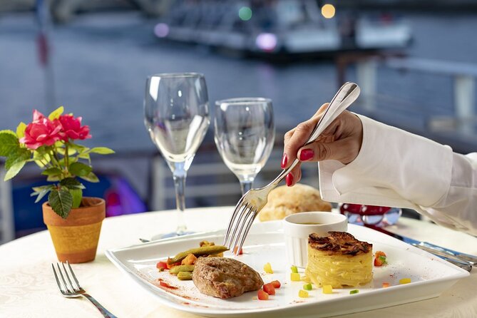 Dinner Cruise Prestige Check-out from the Eiffel Tower - Service, pace, and onboard comfort