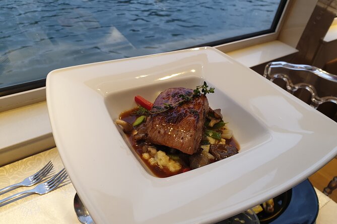 Dinner Cruise Prestige Check-out from the Eiffel Tower - Who will enjoy this most