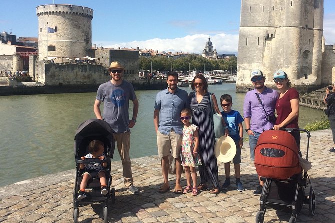 Discover La Rochelle: Discovery Walking Tour of La Rochelle - Entering the old city through the Grosse-Horloge