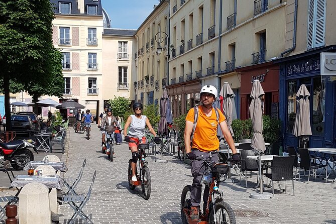 Discover Versailles on electric 2-wheelers (Yes to PRM) - Versailles town, antique dealers, and the Royal Tennis Court