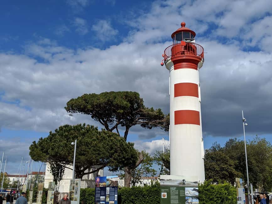 Discovery Walking Tour of La Rochelle - The clock tower and the oldest working town hall in France
