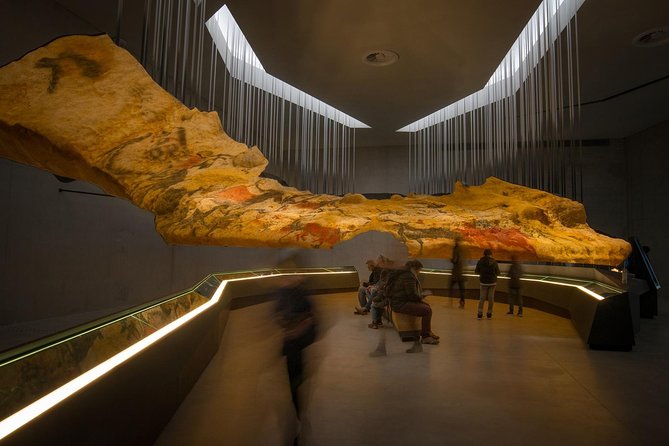 Dordogne Day Tour : Prehistory and The Art of the Caves from Sarlat - Lunch in Montignac and the Vézère Valley