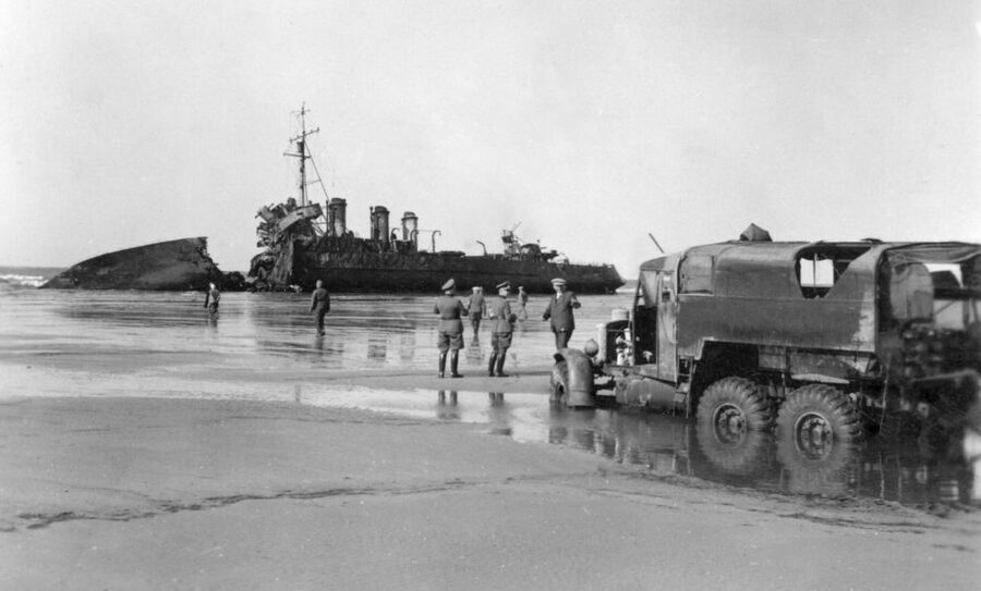 Dunkirk: Operation Dynamo and Battlefield of Dunkirk Tour - The port and East Mole: where the evacuation became organized