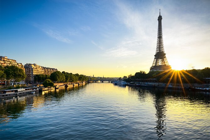 Early evening Dinner Cruise with drinks by Bateaux Parisiens - Seating choices: standard, Privilege, and Premier