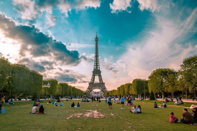 Eiffel Tower Access to 2nd Floor & Summit with Host by Lift - What the Eiffel Tower visit actually includes