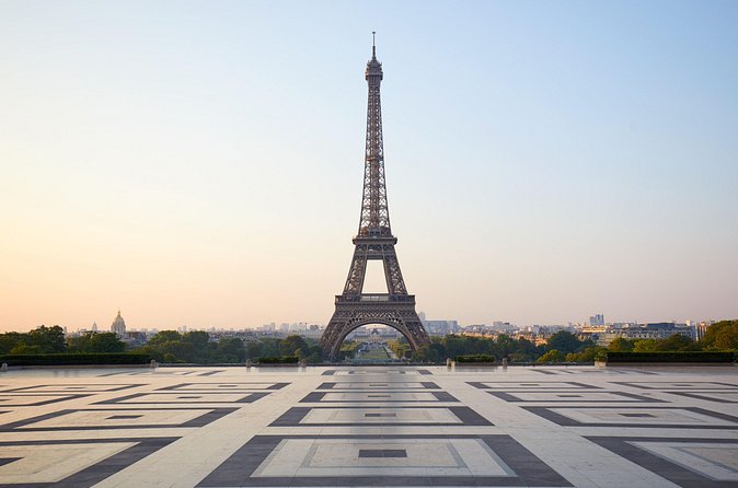 Eiffel Tower Access to Summit with Host - Timing, group size, and practical planning