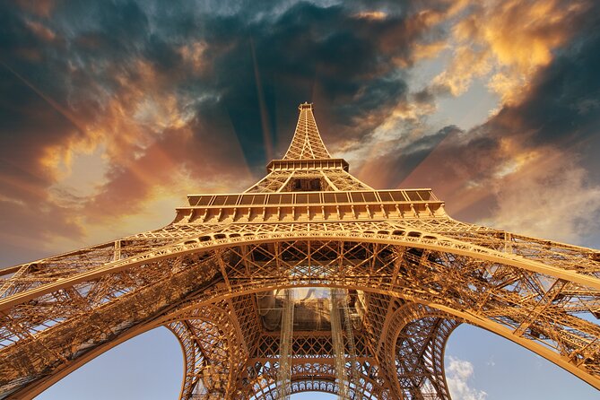 Eiffel Tower Dedicated Reserved Access Top or 2nd floor by lift - Reaching the second floor by lift