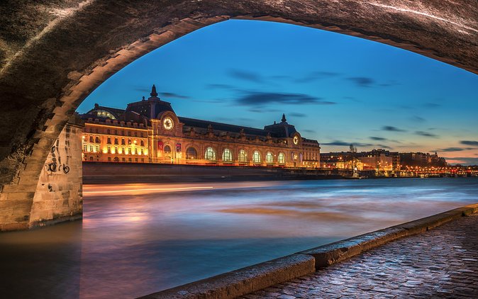 Eiffel Tower Dinner Experience and Sightseeing Seine River Cruise - The walk to the Seine and the one-hour cruise