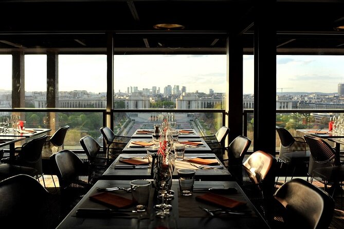 Eiffel Tower Dinner Experience and Sightseeing Seine River Cruise - What you see along the river