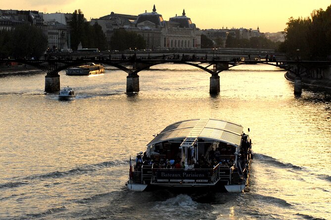 Eiffel Tower Dinner Experience and Sightseeing Seine River Cruise - The guide, group size, and organization