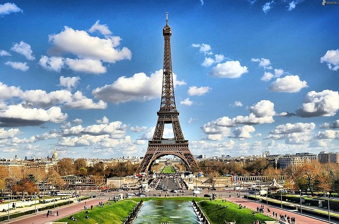 Eiffel Tower Guided Access up to the 2nd Floor or Summit by Lift - Who Will Get the Most From This Tour?
