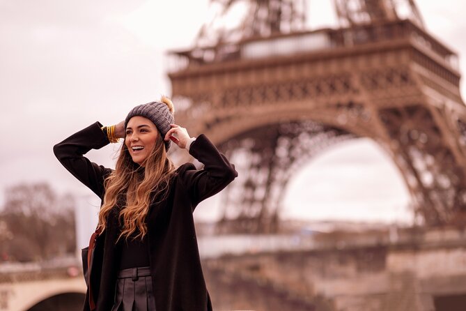 Eiffel Tower Photoshoot - The Private Group Format and Accessibility