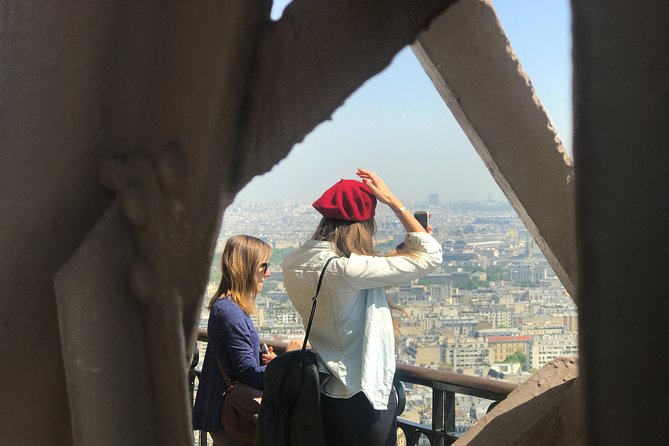 Eiffel Tower Pre Booked Ticket by Lift with Summit Options - How much guiding do you actually receive?