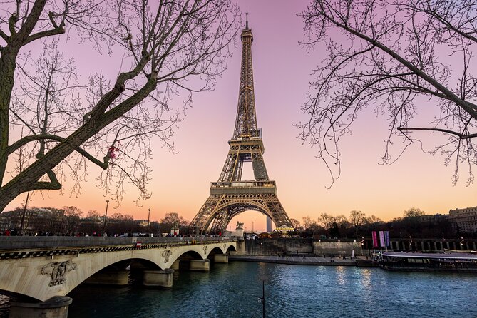 Eiffel Tower Reserved Access Summit or 2nd Floor Guided by Lift - Key points at a glance