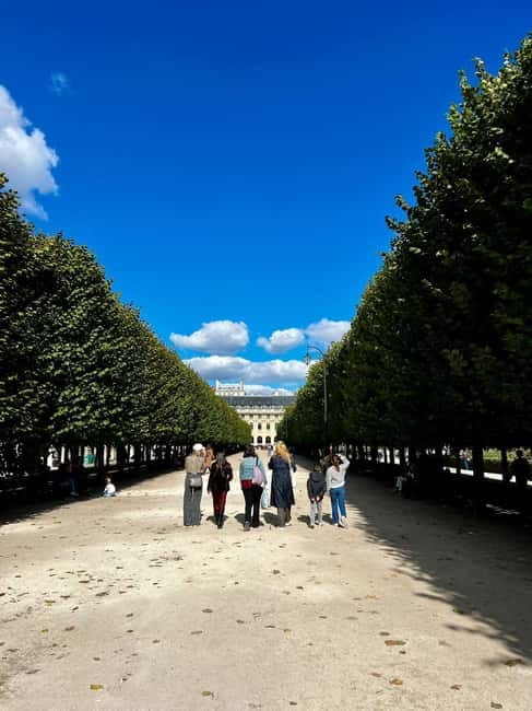 Emily inspired walking tour - The 1st arrondissement and the Louvre