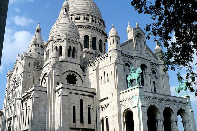 Escape game in Montmartre - Place du Tertre and the famous Montmartre image