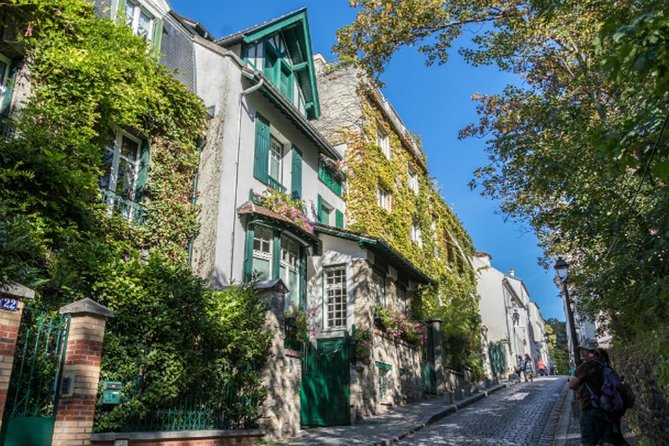 Escape game in Montmartre - Dalida, La Maison Rose, and the portrait of a neighborhood