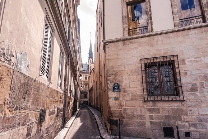 Escape game on the Île de la Cité - Starting at Henri IV and Place Dauphine