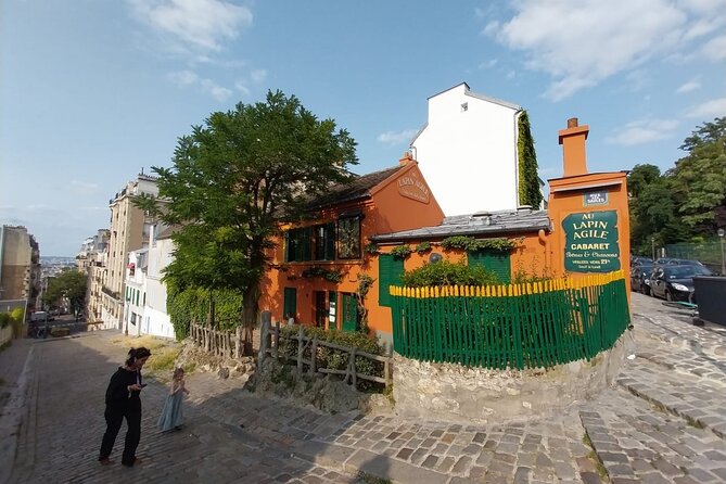 ESSENTIAL MONTMARTRE Walking Tour: the essential highlights+MORE! - Moulin Rouge and the city’s cabaret tradition