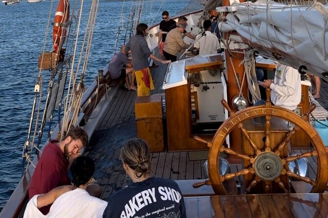 Evening cruise at sunset - A simple vegetarian dinner on board