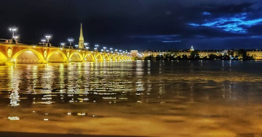 Exclusive! Bordeaux: Nighttime Highlights Walking Tour - Light on the water and a different view of the city