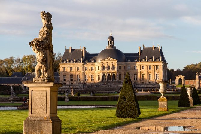 Fontainebleau and Vaux-Le-Vicomte Castle Small-Group Day Trip From Paris - Lunch in Fontainebleau, with your wallet ready