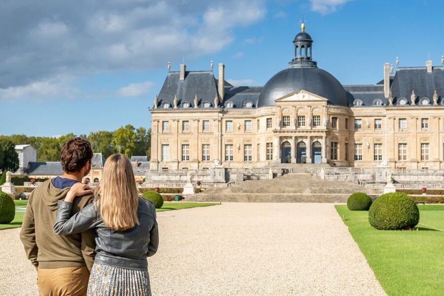 Fontainebleau & Vaux-le-Vicomte Châteaux Day Tour from Paris - Meeting at Pullman Paris Bercy