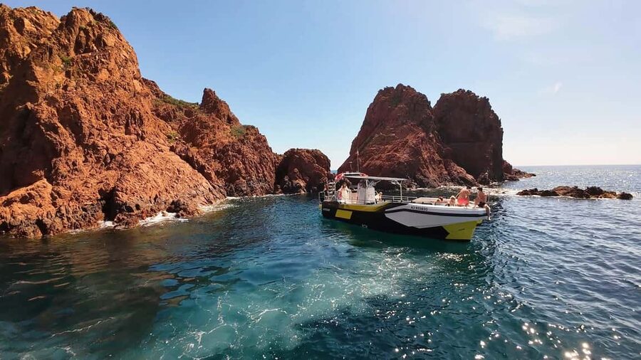 Fréjus: Sea and Creeks Boat Tour with Snorkeling and Drinks - Leaving Fréjus port for the Estérel coast
