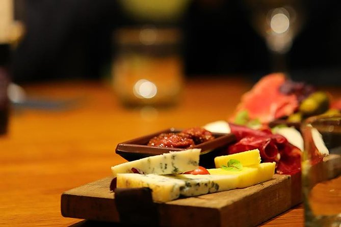 French Wine and Champagne Tasting in Paris - What the sommelier teaches you