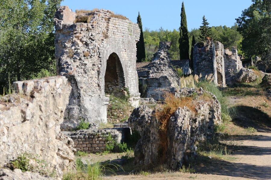 From Arles: Alpilles Regional Park Provence 4x4 Safari - From Arles into the Alpilles