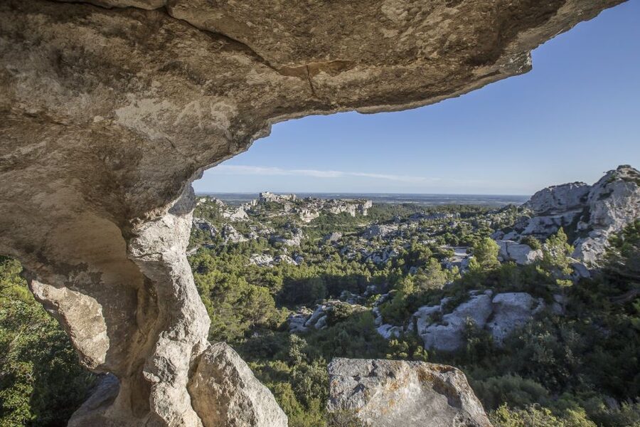 From Avignon: Full-Day Best of Provence Tour - Fontaine de Vaucluse starts the day beside the spring