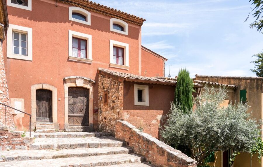 From Avignon: Villages in Luberon Half-Day Tour - Fontaine de Vaucluse and the source of the Sorgue
