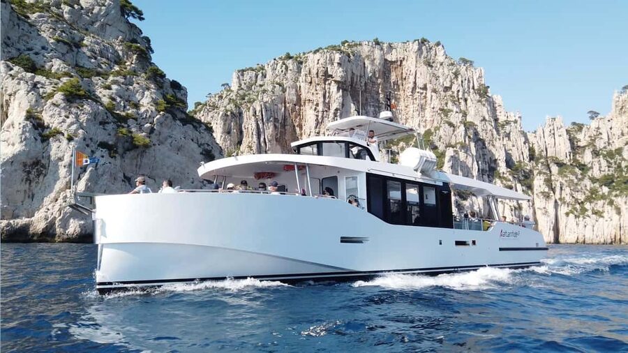 From Bandol: Visit the 13 calanques of Cassis & Marseille - Cap Canaille and the approach to Cassis