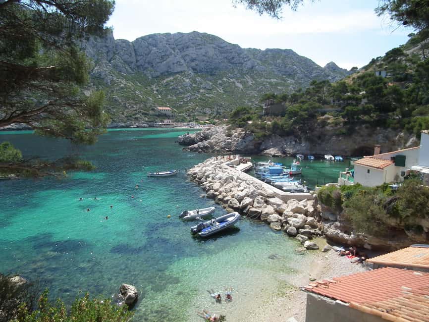From Bandol: Visit the 13 calanques of Cassis & Marseille - Oule and Devenson, two cliff-heavy sections