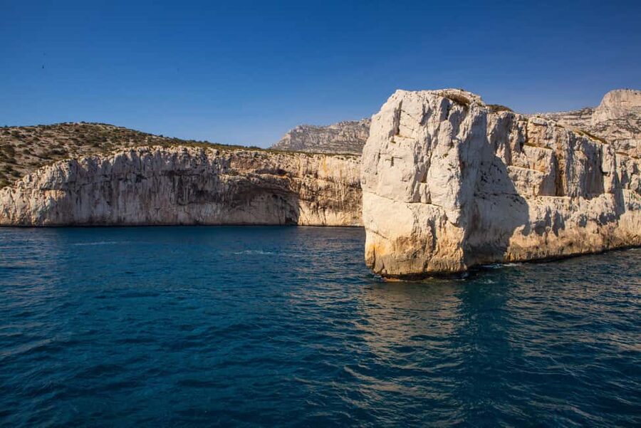 From Bandol: Visit the 13 calanques of Cassis & Marseille - Sugiton, Morgiou, and the Marseille cabanons