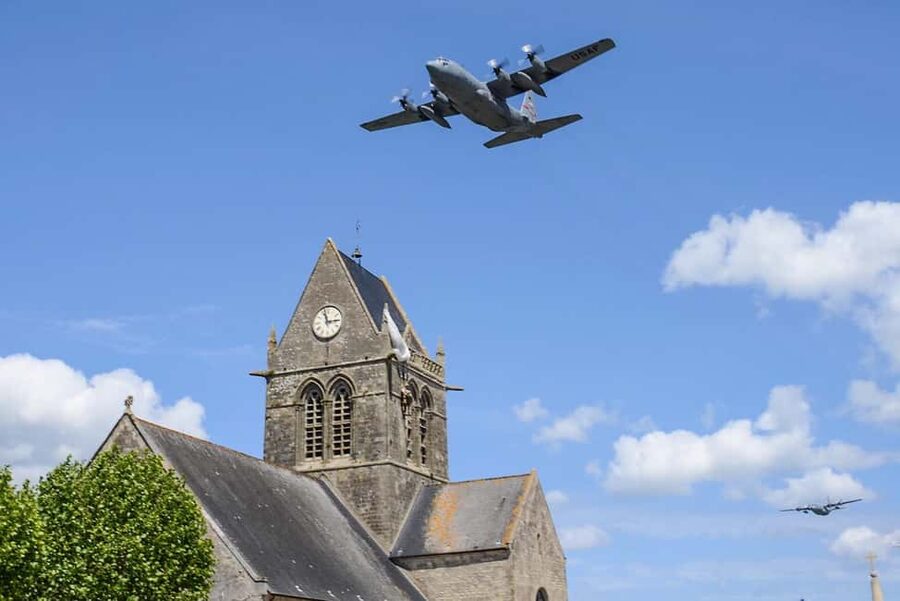 From Bayeux: D-Day American Beaches and US Airborne Day Tour - Pointe du Hoc and the Ranger assault