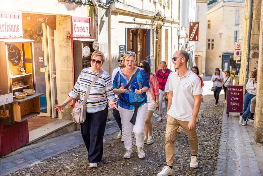 From Bordeaux: Saint-Emilion Guided Wine Tasting Tour - The first winery: wine-making with a clear lesson