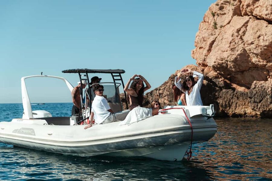 From Marseille: Frioul Islands Boat Tour - Vallon des Auffes and the return to Marseille