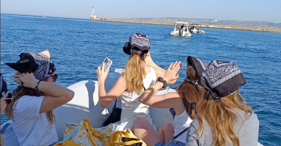 From Marseille: Frioul Islands Boat Tour - What the guides add