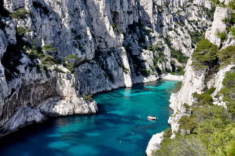 From Marseille: Iconic Calanques Boat Tour with Swimming - Choosing between Pointe Rouge and the Vieux-Port