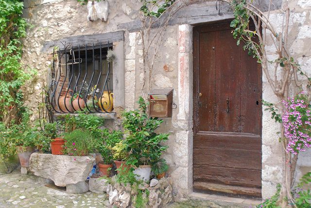 From Nice: Cannes, Antibes & Saint-Paul-de-Vence Tour - What the minivan and guide add